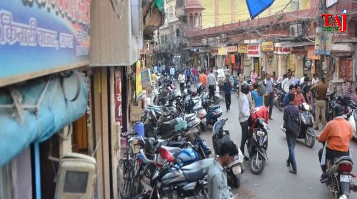 आगरा में अति जर्जर 68 भवनों को गिराने के लिए नगर निगम का बुलडोजर