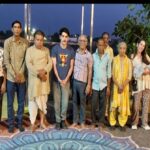 आगरा में यमुना बैराज निर्माण और सफाई की मांग करते हुए रिवर कनेक्ट कैंपेन के सदस्य