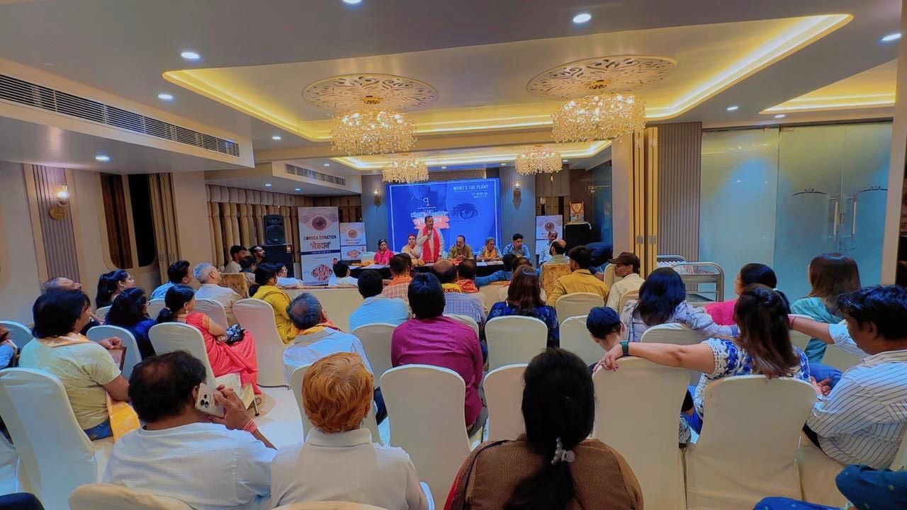 Social workers and politicians at the Netradaan film event