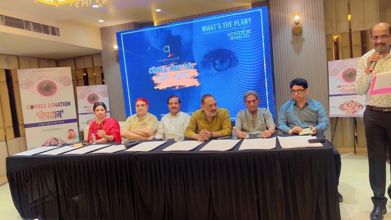 Local citizens showing support for eye donation in Agra