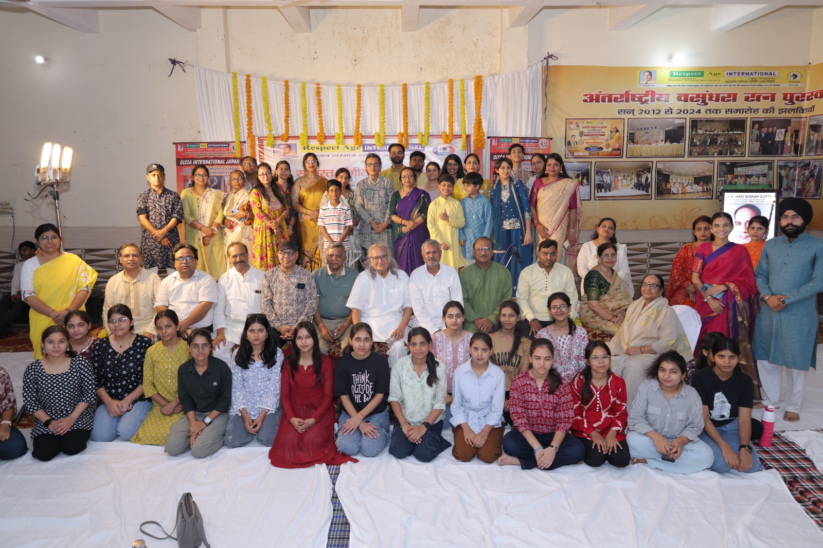 Artists performing beautiful devotional bhajans during Sanatan Sangeet Sandhya at Harikrishna Vriddhajan Samman Bhavan Agra