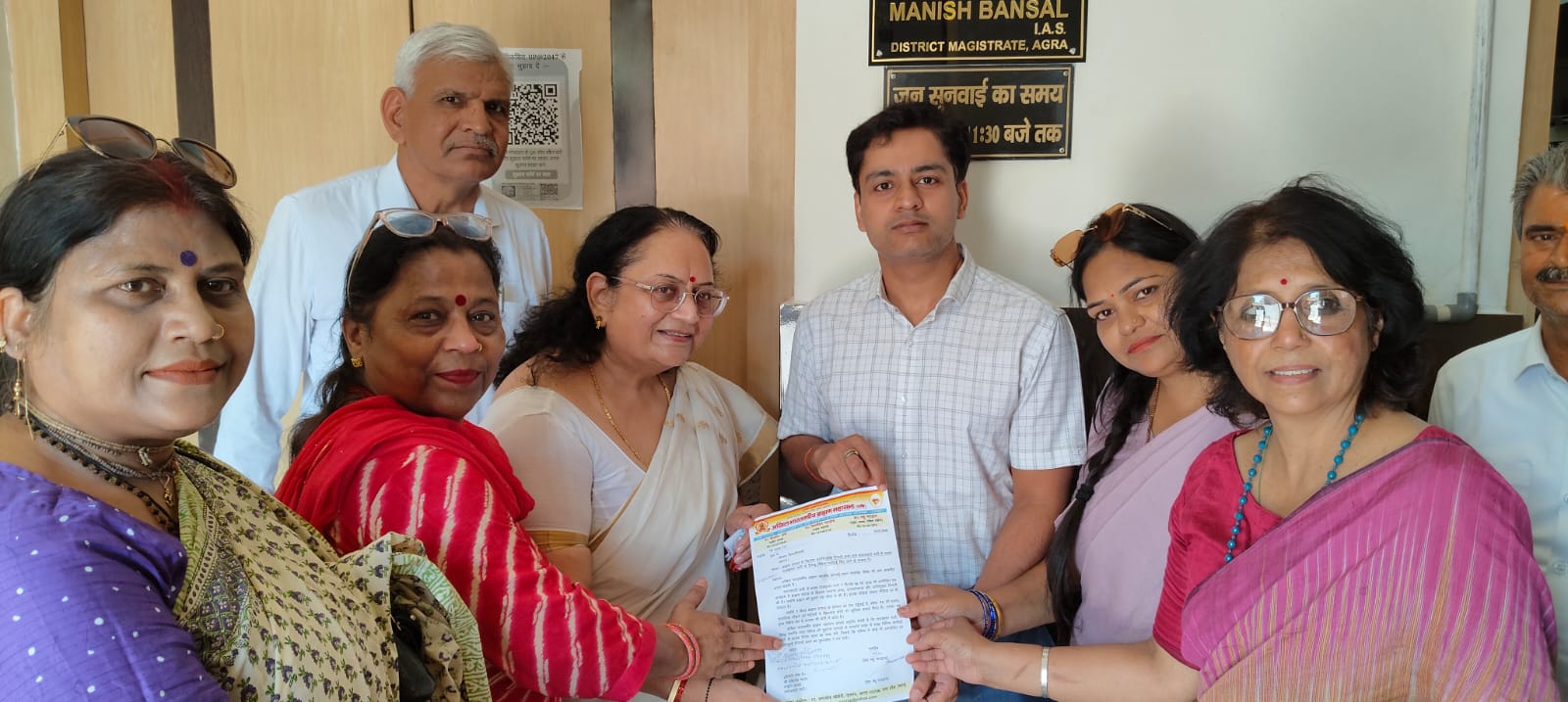 Women wing leaders of Akhil Bharatvarshiya Brahmin Mahasabha at Collectorate Agra during submission of demand letter
