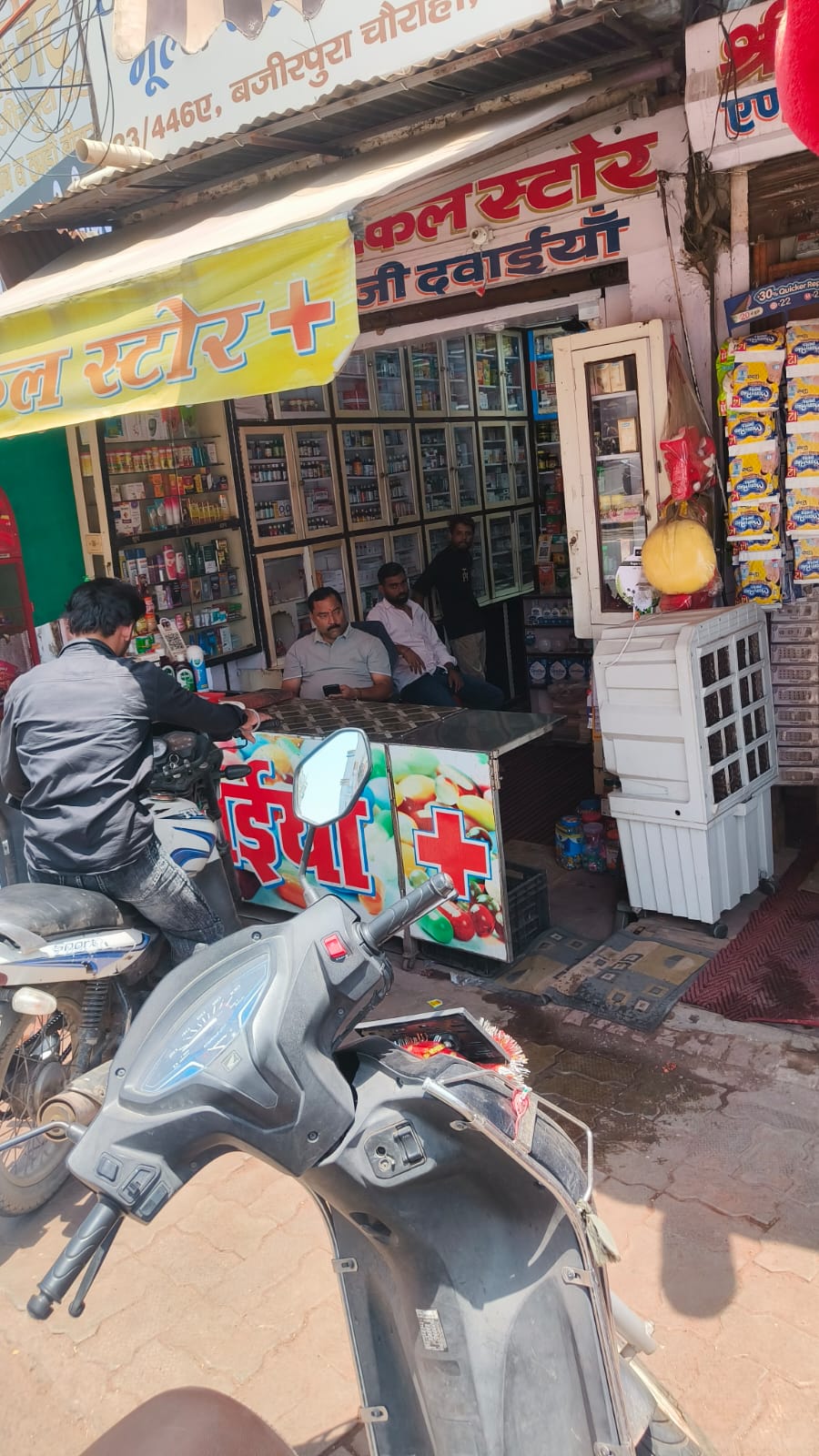 Agra Retail Chemists Association leaders discussing compliance of Schedule H1 norms with members