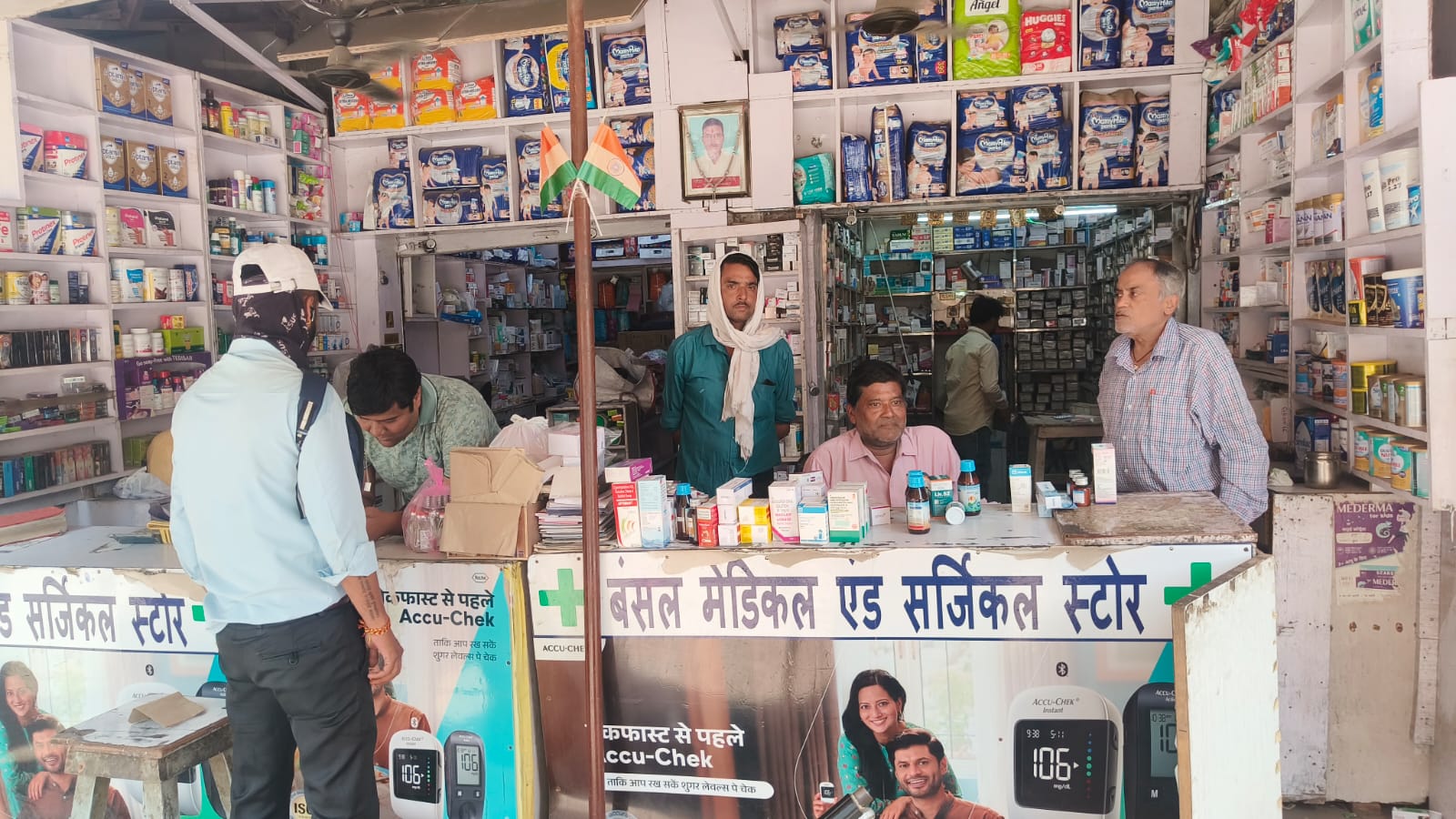 General Secretary Rajiv Sharma and Founder Shyam Tiwari addressing retail pharmacists in Agra