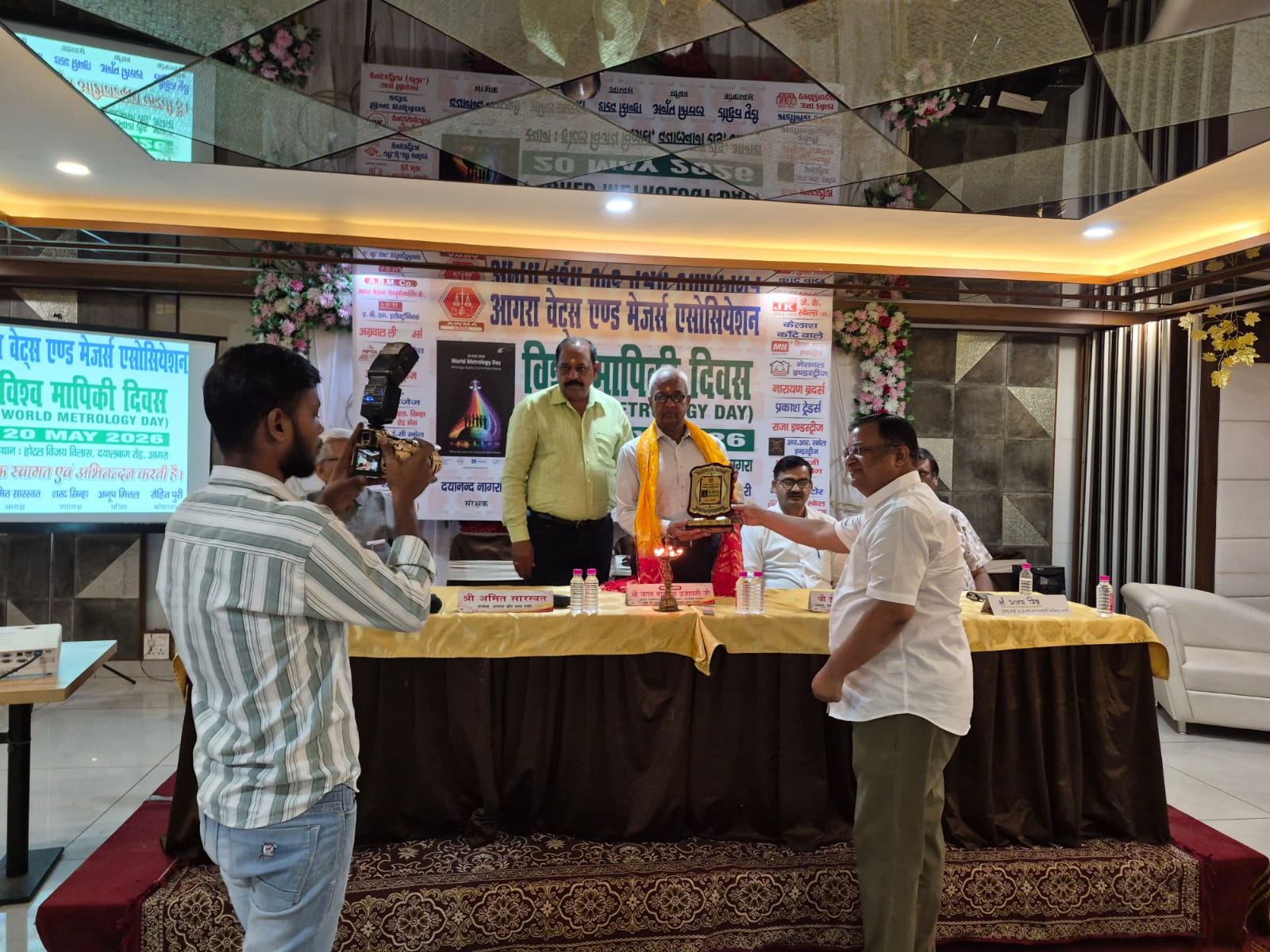 Chief Guest Assistant Controller Ram Sundar Akela addressing the legal metrology seminar in Agra