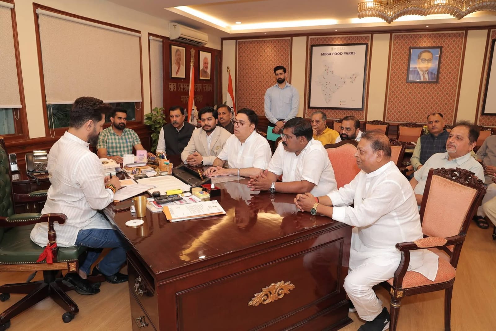 CAIT Agra District President Rohit Katyal presenting a memorandum to Union Minister Chirag Paswan at Panchsheel Bhawan in New Delhi