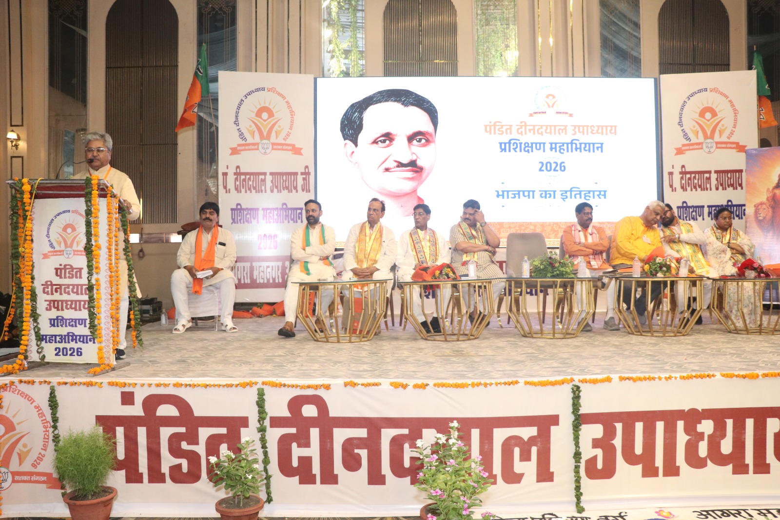 Honorable Mayor Hemlata Diwakar and MLC Vijay Shivhare at the conclusion ceremony of training drive
