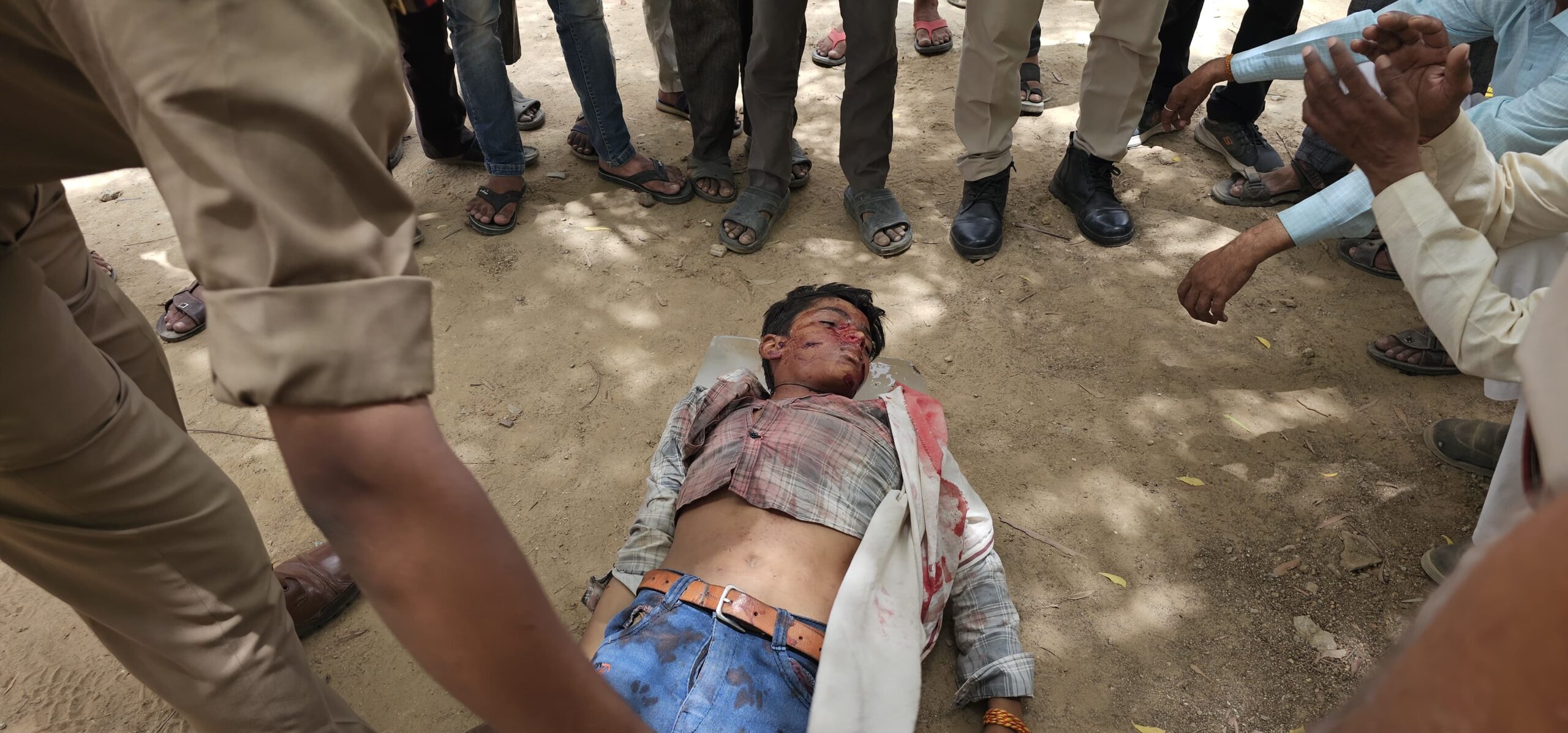 खेड़ा राठौर क्षेत्र में ट्रैक्टर हादसे के बाद मौके पर पहुंची पुलिस