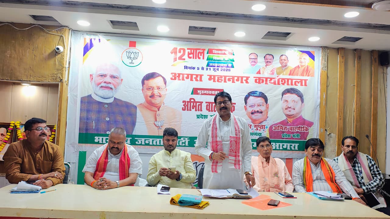 कार्यशाला को संबोधित करते भाजपा नेता