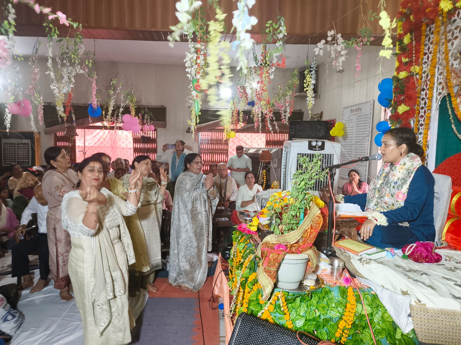 Main Yajman Luthira Family Performing Aarti At Srimad Bhagwat Concluding Function Agra