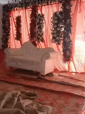 विवाद के बाद खाली पड़ा जयमाल का स्टेज