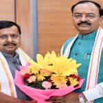 उपमुख्यमंत्री केशव प्रसाद मौर्य भाजपा के राष्ट्रीय अध्यक्ष नितिन नवीन और महासचिव विनोद तावड़े के साथ दिल्ली में बैठक करते हुए