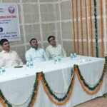 निस्वार्थ भाव से की गई सेवा ही चिकित्सा क्षेत्र की असली पूंजी, SNMC में बोले जिलाधिकारी मनीष बंसल Agra District Magistrate Manish Bansal IAS along with NMO office bearers lighting the lamp at SN Medical College