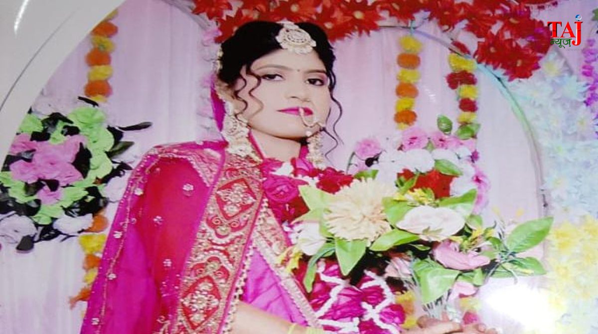 आगरा के पिढौरा क्षेत्र में विवाहिता मौत मामले के बाद जांच करती पुलिस