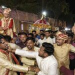 Gorakhpur Crime News: चिकन लेग पीस के लिए बारात में खूनी संघर्ष, लाठी-डंडों से पीटकर युवक की हत्या गोरखपुर के मैरिज हॉल में लेग पीस को लेकर हुए खूनी संघर्ष के बाद पुलिस जांच का दृश्य' इस्तेमाल करें।