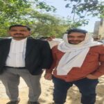 आगरा का हाई-प्रोफाइल असगर अली हत्याकांड: पुलिस को चकमा देकर मुख्य आरोपी रवि यादव का कोर्ट में सरेंडर, खंगाले जा रहे कौरई टोल के फुटेज Main accused Ravi Yadav along with his advocate surrendering in Agra court in Asgar Ali murder case investigation