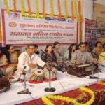 सुरों के संगम से गूंजा आगरा, सिकंदरा में सनातन संगीत संध्या पर झूम उठे श्रद्धालु Sanatan Bhakti Sangeet Sandhya organized by Subharat Sangeet Niketan at Harikrishna Vriddhajan Samman Bhavan Agra