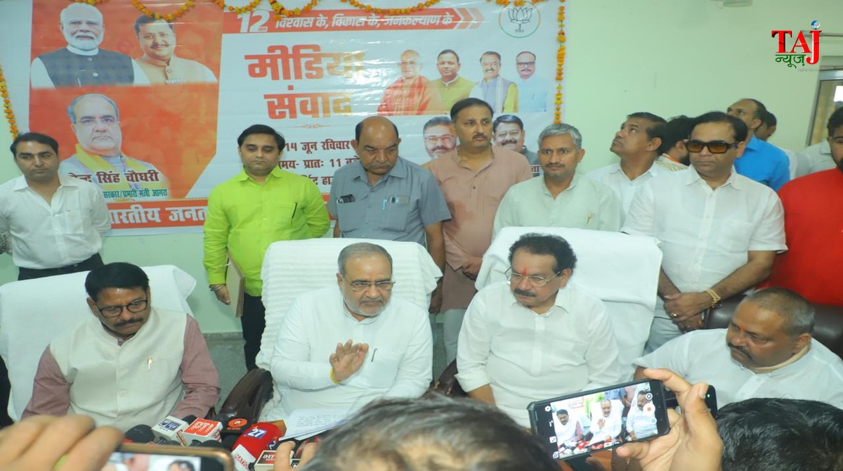 Bhupendra Chaudhary and dignitaries reviewing files during a press conference setup in Agra Circuit House Viral Tags: Agra Circuit House, Bhupendra Chaudhary, Media Samvad, Modi Government 12 Years, Uttar Pradesh Development, SP Singh Baghel, Agra Desk, Taj News, Poor Welfare Schemes, Digital India