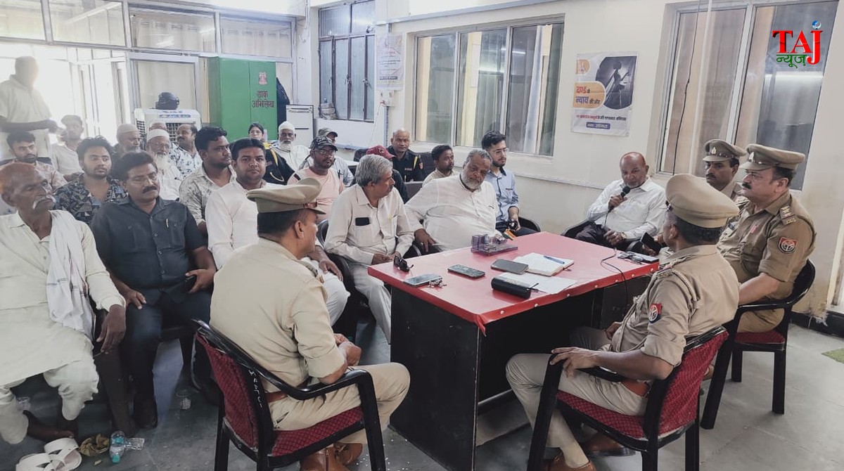 Local aman committee peace meeting session involving authorities and social leaders at Mantola police station in Agra review setup.