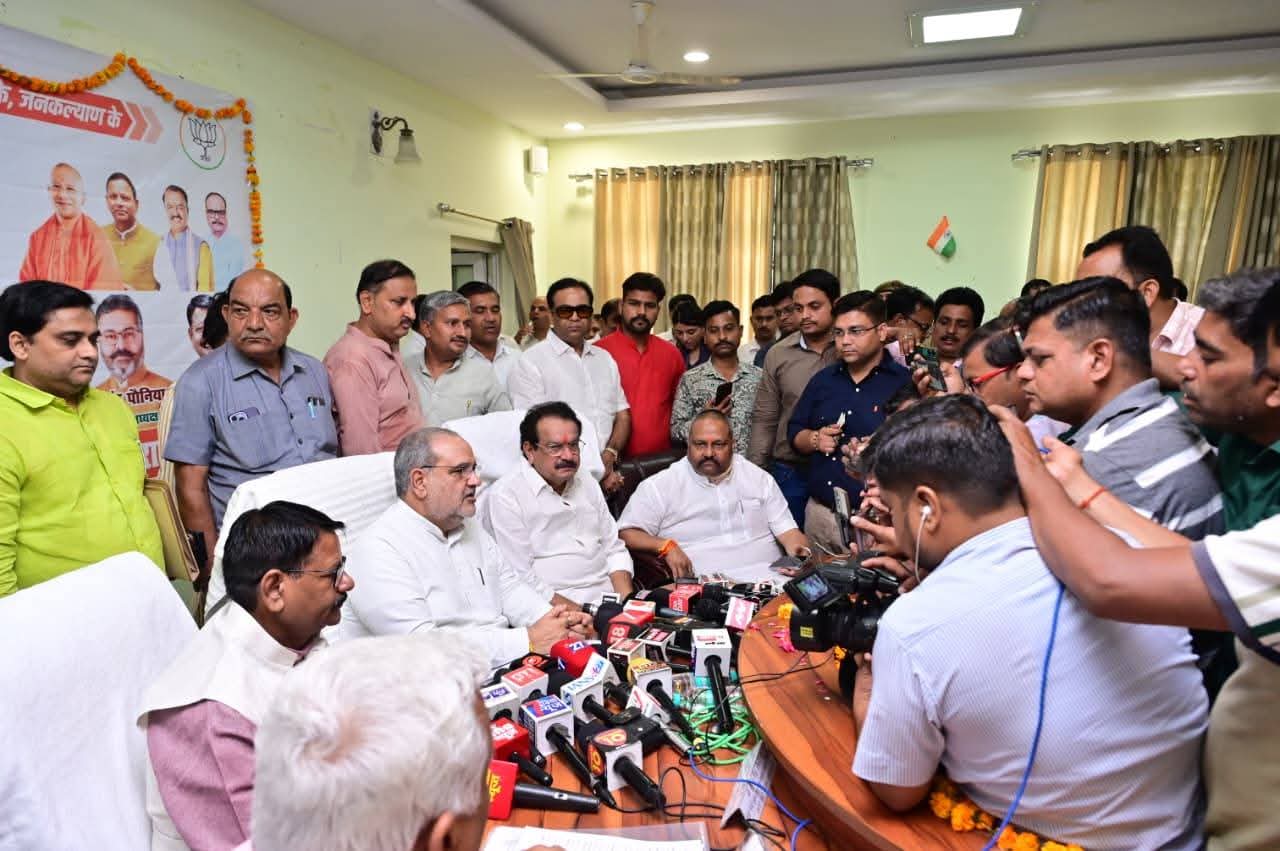 Bhupendra Chaudhary addressing Media Samvad at Circuit House Agra