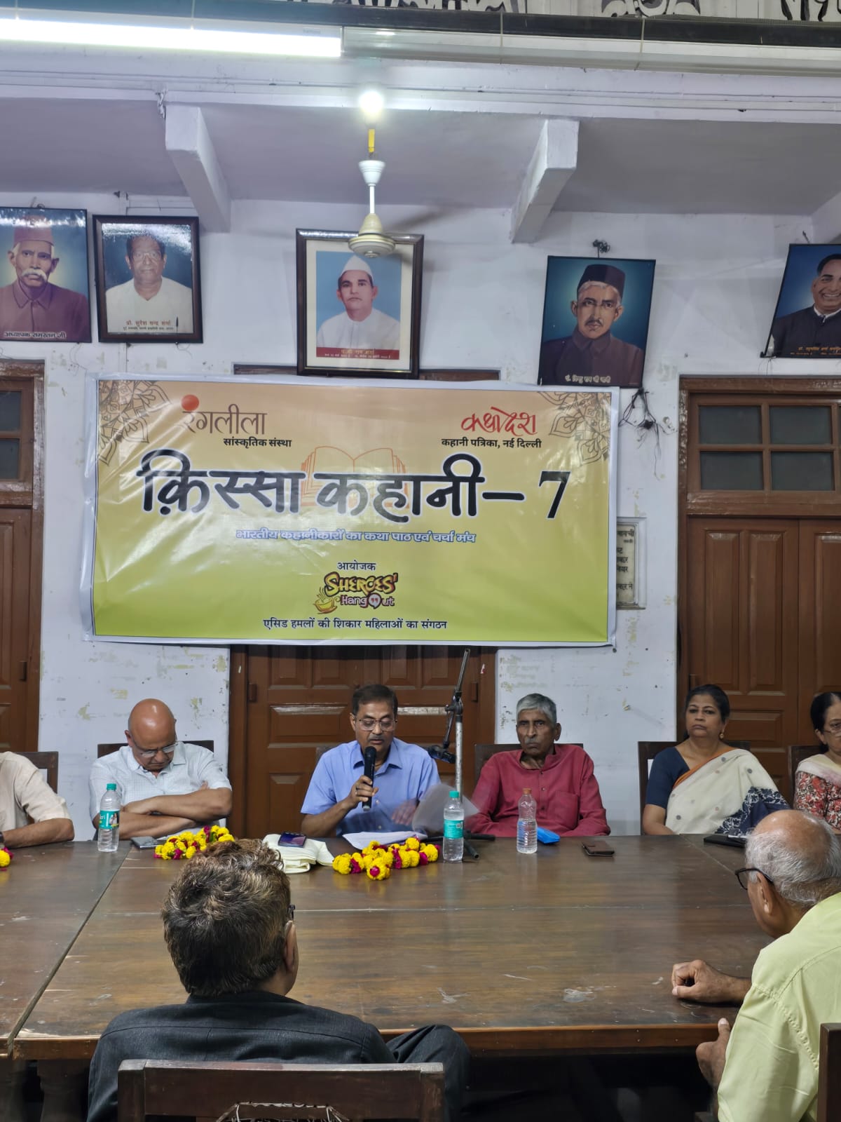 Storyteller Dirgh Narayan path in Qissa Kahani event Agra