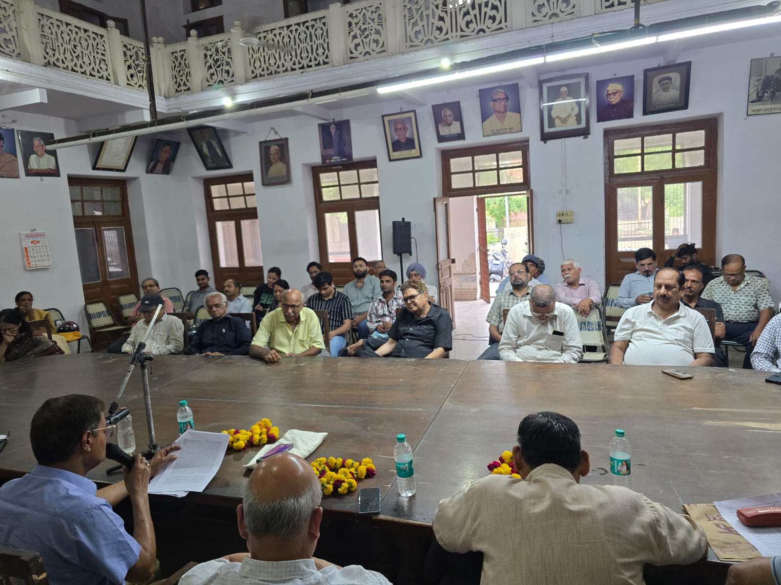 Dignitaries and writers present at Nagari Pracharini Sabha Library Hall Agra