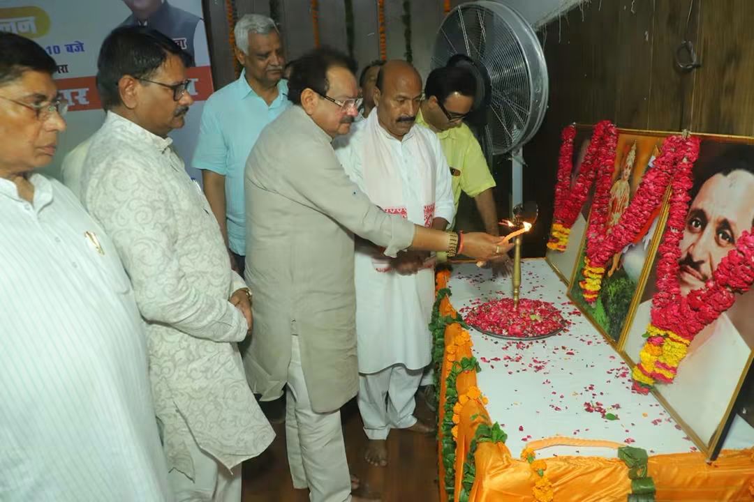 Union Minister planting a sapling under Ek Ped Maa Ke Naam campaign in Agra