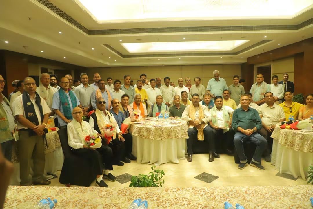 BJP metropolitan team and public representatives gathering at the felicitation event in Agra