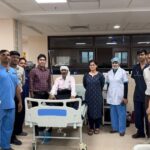एस.एन. मेडिकल कॉलेज में 9 किलो का विशाल ट्यूमर सफल ऑपरेशन से निकाला, मरीज को मिली नई जिंदगी आगरा एस.एन. मेडिकल कॉलेज में 9 किलो का ट्यूमर निकालने वाली डॉक्टरों की टीम और मेडिकल स्टाफ