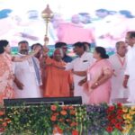 आगरा में 53 विकास परियोजनाओं का शिलान्यास एवं जनसभा को संबोधित करते मुख्यमंत्री योगी आदित्यनाथ