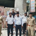 आगरा के कमला नगर में उत्तर प्रदेश आवास एवं विकास परिषद द्वारा सील किए गए अवैध भवन