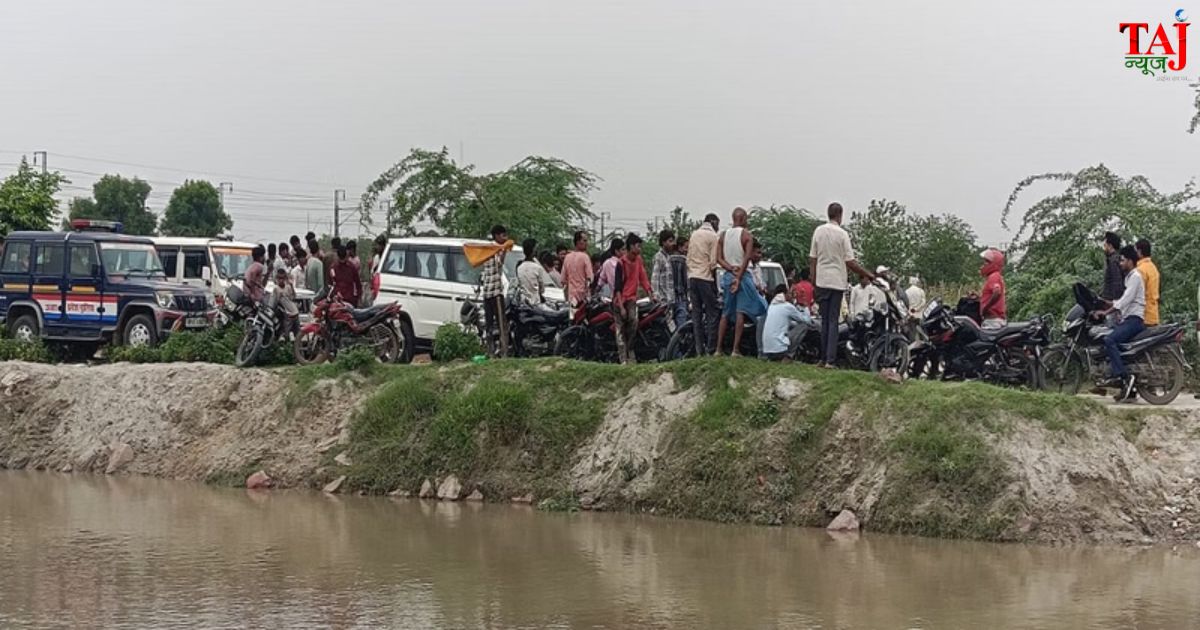 फिरोजाबाद के शिकोहाबाद में इनामी बदमाशों के खिलाफ मुठभेड़ के बाद नगला कनही और नीम खेरिया के खेतों में मोर्चा संभाले यूपी पुलिस बल का विजुअल दृश्य