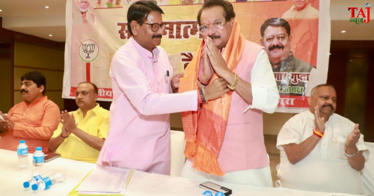 आगरा के होटल पी एल पैलेस में मिशन 2027 को लेकर आयोजित भाजपा महानगर सांगठनिक बैठक में उपस्थित केंद्रीय राज्य मंत्री प्रो. एसपी सिंह बघेल और महानगर अध्यक्ष राजकुमार गुप्ता का विनुअल समूह