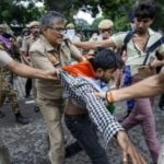 क्या अहिंसा और सत्याग्रह वाले आंदोलन मोदी सरकार के सामने टिक सकते हैं? Krishna Pratap Singh editorial on Gandhian satyagraha hunger strike protests and government response 2026