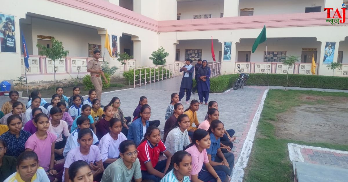आगरा के अटल आवासीय विद्यालय में अग्निशमन विभाग द्वारा आयोजित फायर सेफ्टी मॉक ड्रिल एवं प्रशिक्षण