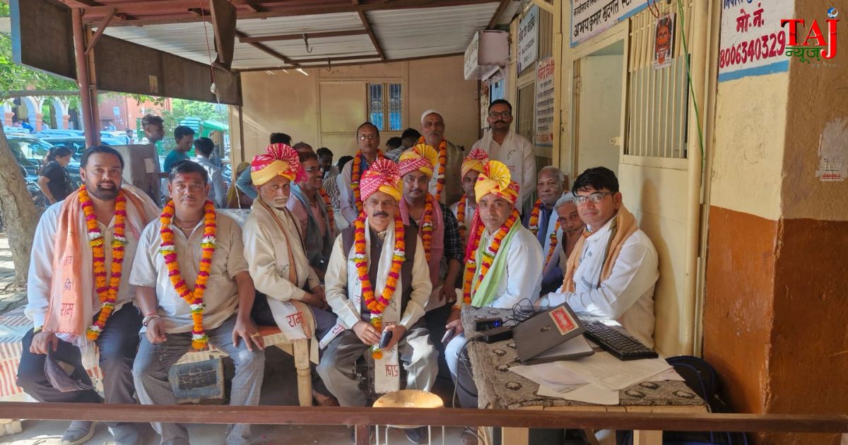 आगरा सदर तहसील में अधिवक्ताओं और दस्तावेज लेखकों के विरोध प्रदर्शन की फाइल फोटो