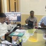 पशुपालन विभाग में 25 लाख के कथित घोटाले पर 'दीवा' का कड़ा रुख: एडीएम न्यायिक की जांच रिपोर्ट के बाद दागी अधिकारियों पर निलंबन और मुकदमे की उठी मांग Deeva organization members led by Dr Satish Chandra Sharma presenting file documents to Agra district authorities for action on animal husbandry financial case