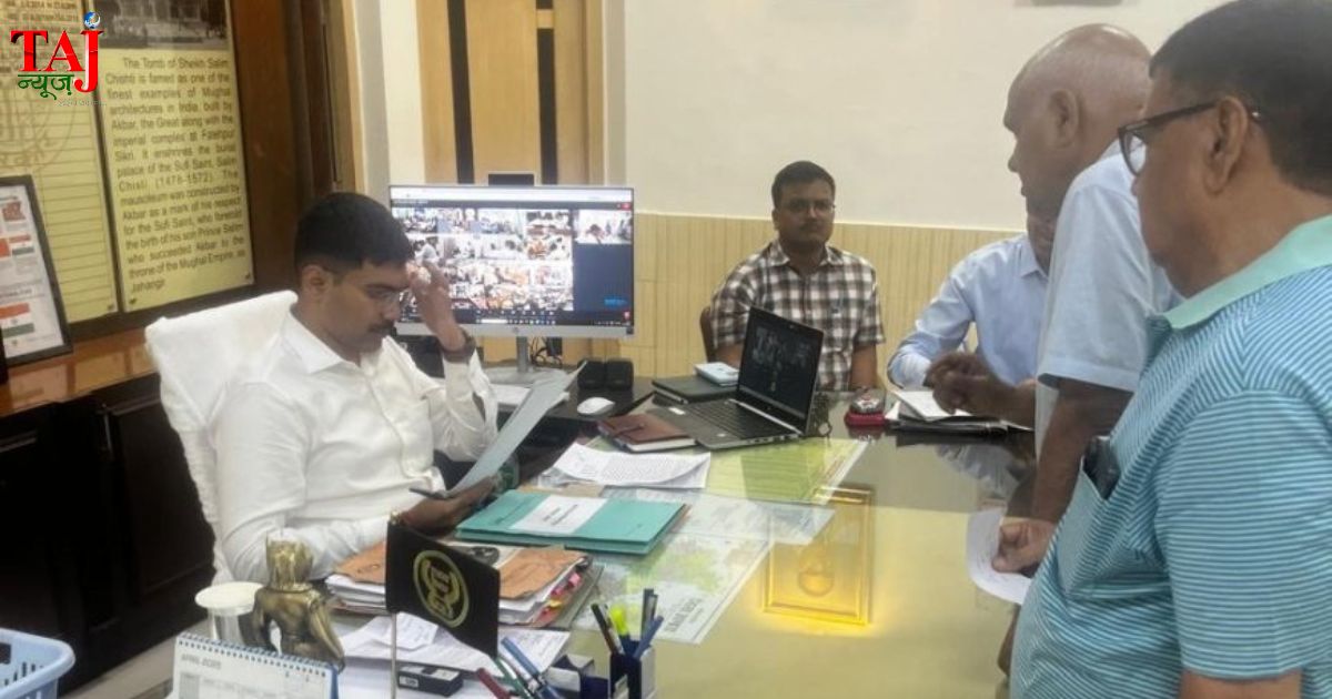 Deeva organization members led by Dr Satish Chandra Sharma presenting file documents to Agra district authorities for action on animal husbandry financial case