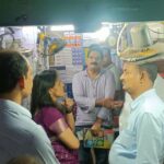 आगरा में एफएसडीए टीम द्वारा जब्त की गई भारी मात्रा में ब्रांडेड कंपनियों की नकली जीवनरक्षक दवाओं और सील किए गए डिब्बों का क्लोजअप विजुअल दृश्य