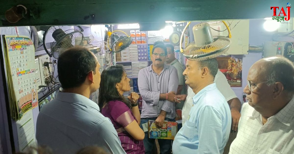 आगरा में एफएसडीए टीम द्वारा जब्त की गई भारी मात्रा में ब्रांडेड कंपनियों की नकली जीवनरक्षक दवाओं और सील किए गए डिब्बों का क्लोजअप विजुअल दृश्य
