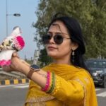 मेरठ में सनसनी: सोशल मीडिया इन्फ्लुएंसर निशा चौहान की चाकू से गोदकर बेरहमी से हत्या, वारदात के बाद आरोपी पति की हालत भी गंभीर, बच्चों की चीख से दहला इलाका मेरठ में सोशल मीडिया इन्फ्लुएंसेर निशा चौहान हत्याकांड की जांच करती पुलिस और फॉरेंसिक टीम