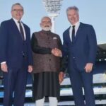 मेलबर्न क्रिकेट ग्राउंड के शेन वॉर्न स्टैंड में चर्चा करते प्रधानमंत्री नरेंद्र मोदी और ऑस्ट्रेलियाई प्रधानमंत्री एंथनी अल्बनीज