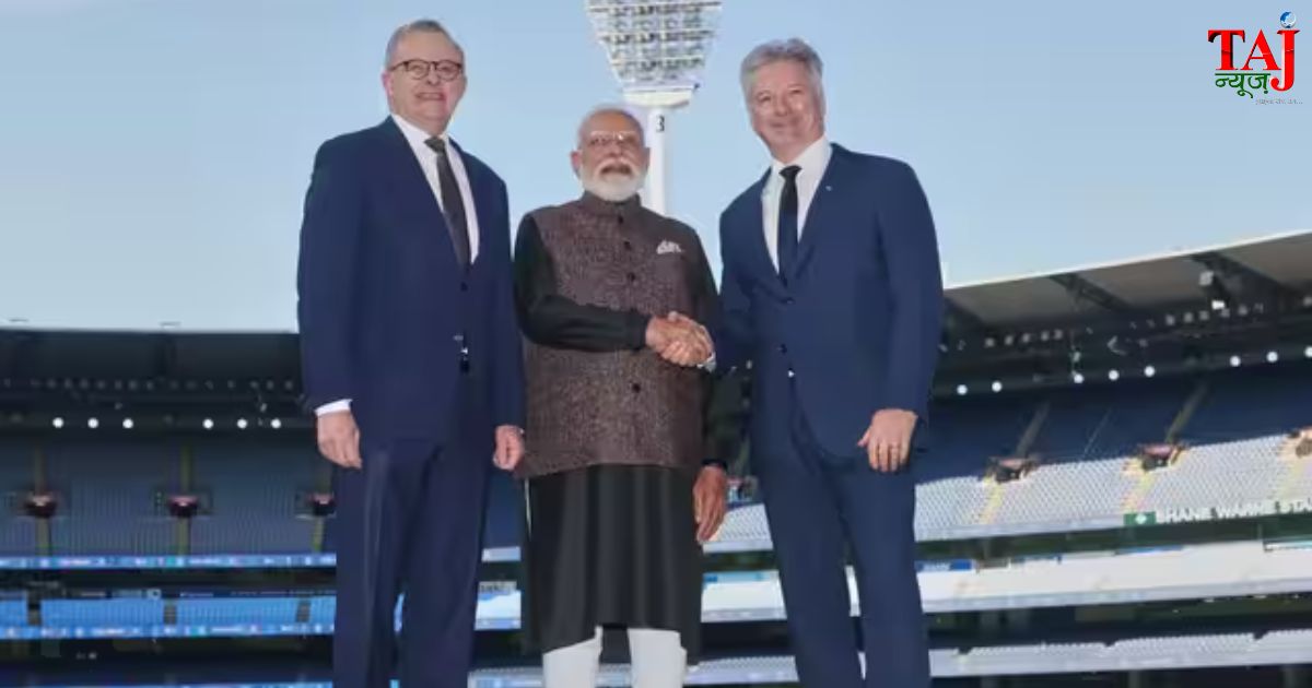 मेलबर्न क्रिकेट ग्राउंड के शेन वॉर्न स्टैंड में चर्चा करते प्रधानमंत्री नरेंद्र मोदी और ऑस्ट्रेलियाई प्रधानमंत्री एंथनी अल्बनीज