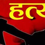 आजमगढ़ के पवई थाना क्षेत्र के हेवती डीहवा गांव में हुए दोहरे हत्याकांड के बाद जांच करने पहुंची पुलिस और फॉरेंसिक एक्सपर्ट की क्राइम सीन इन्वेस्टिगेशन टीम