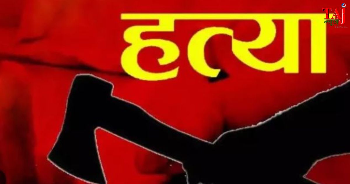 आजमगढ़ के पवई थाना क्षेत्र के हेवती डीहवा गांव में हुए दोहरे हत्याकांड के बाद जांच करने पहुंची पुलिस और फॉरेंसिक एक्सपर्ट की क्राइम सीन इन्वेस्टिगेशन टीम