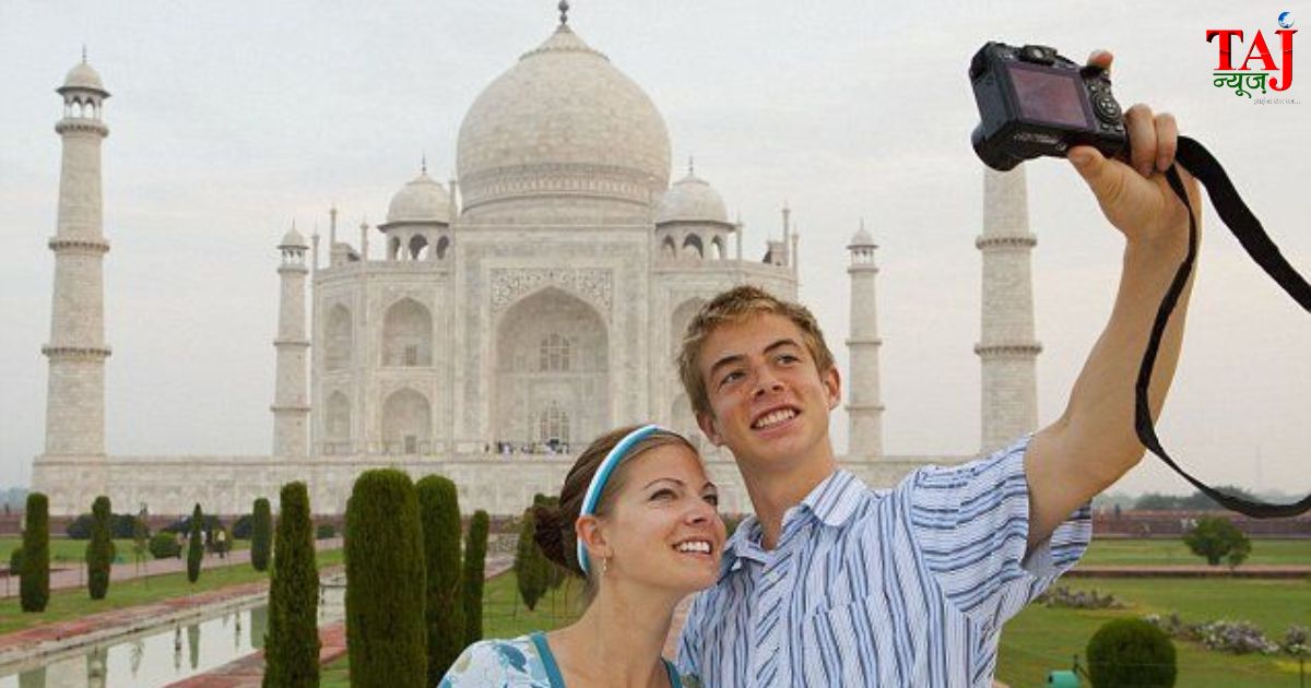 Heavy traffic congestion and unorganized road digging conditions causing severe delay for international tourists visiting historic heritage sites in Agra
