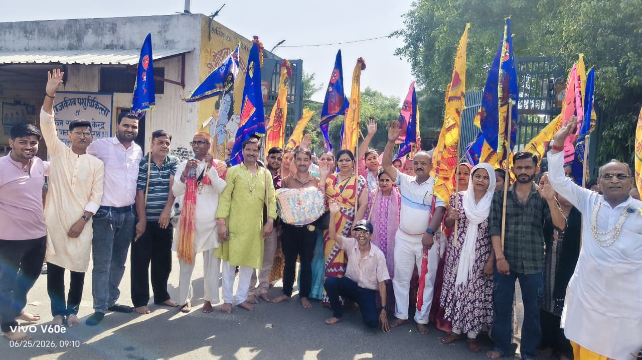 Grand Nishan and Poshak Yatra organized by Agra Naresh Shyam Bhakt Seva Samiti on Nirjala Ekadashi