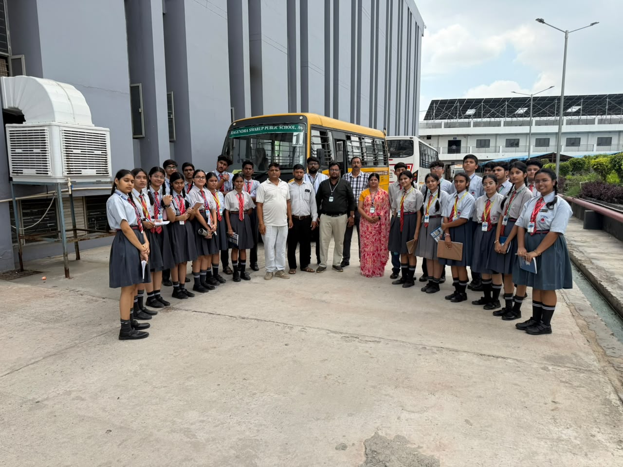 रागेन्द्र स्वरूप पब्लिक स्कूल आगरा के छात्रों का कैप्सन्स वर्ल्डवाइड में औद्योगिक भ्रमण