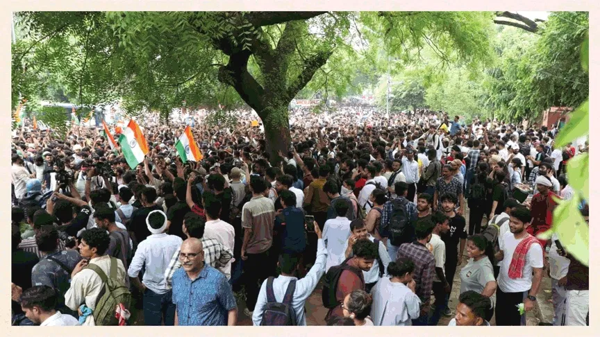 संसद मार्च के दौरान लुटियंस दिल्ली की सड़कों पर मचे घमासान का एक विजुअल विहंगम दृश्य
