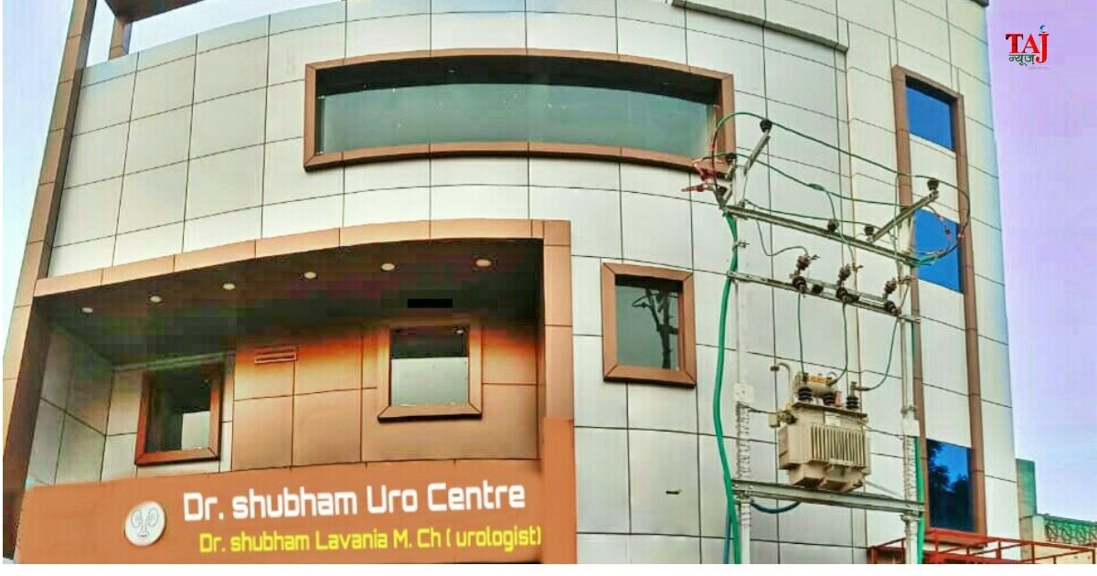 आगरा आवास विकास कॉलोनी सेक्टर-12 के अस्पताल में महिला की मौत के बाद परिजनों का हंगामा और पुलिस द्वारा जांच की प्रक्रिया।